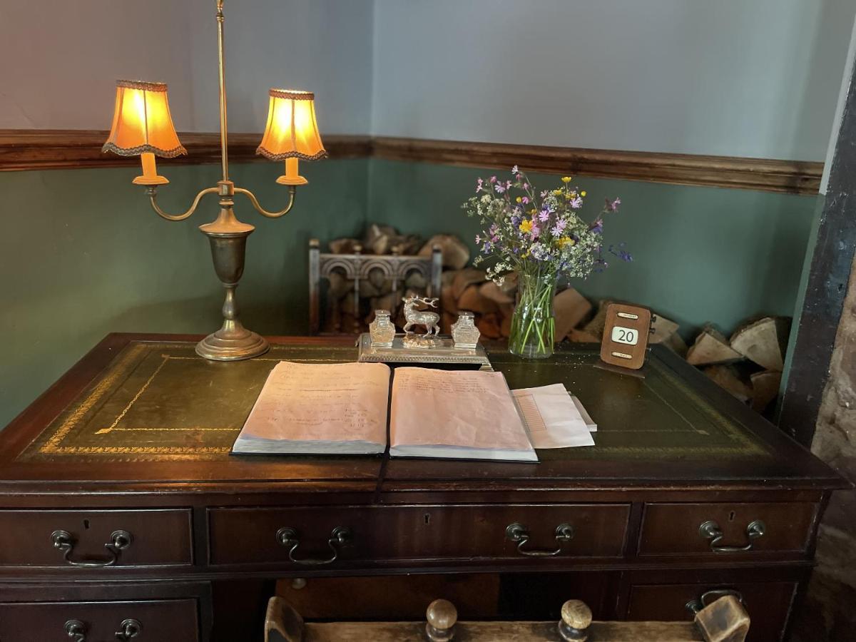 White Hart Hotel Wiveliscombe Esterno foto