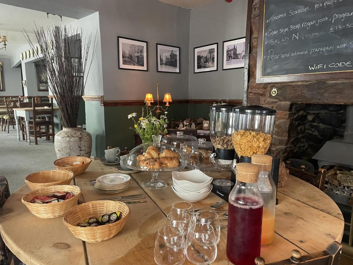 White Hart Hotel Wiveliscombe Esterno foto